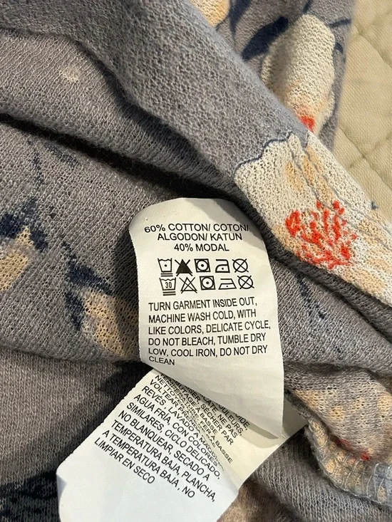 Lucky Brand Gray Floral V-Neck 3/4 Sleeve Top - Picture 5 of 9